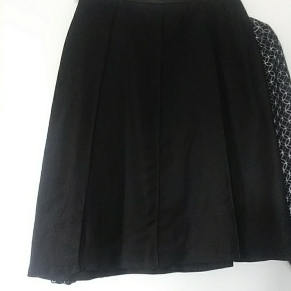 Ladies suit - Picture 4 of 4